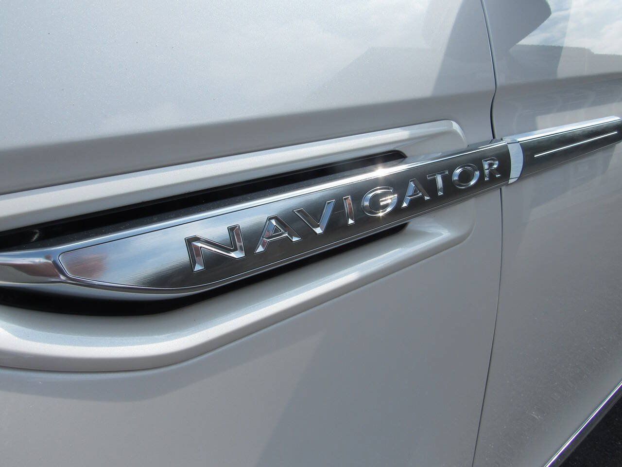 Used 2019 Lincoln Navigator Reserve w/ Cargo Package AWD/4WD image 10