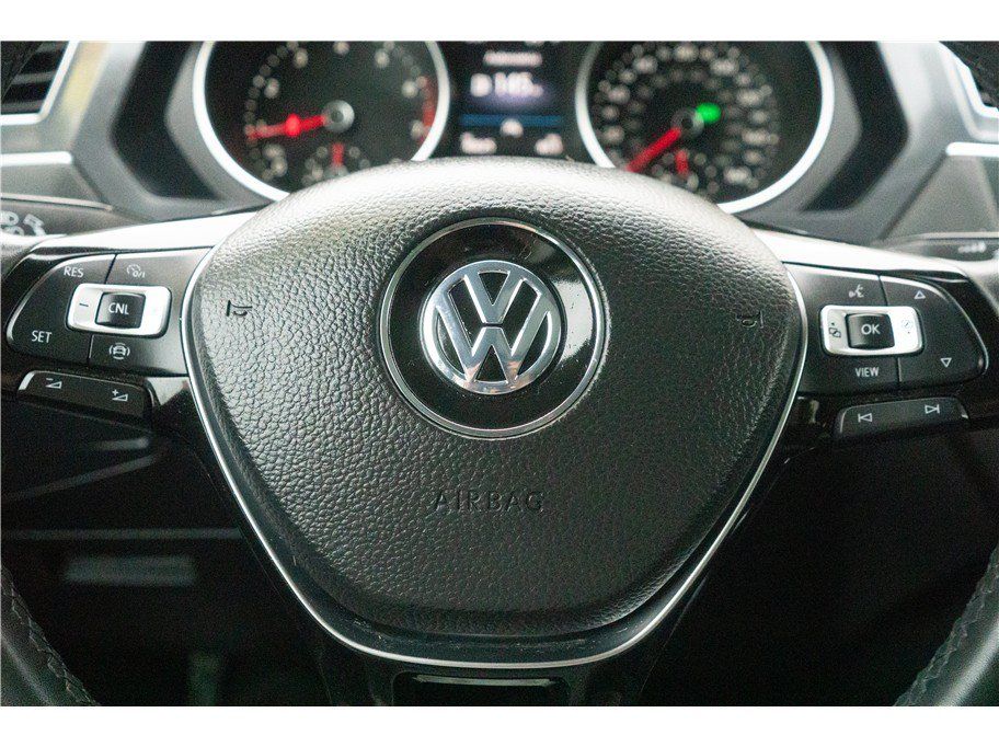 Used 2020 Volkswagen Tiguan SE w/ Panoramic Sunroof Package FWD image 10