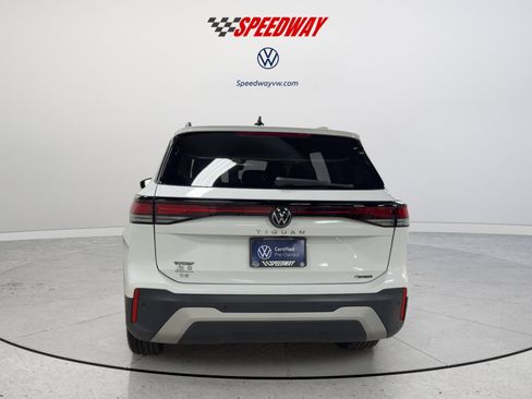 Certified 2025 Volkswagen Tiguan SE AWD/4WD image 7