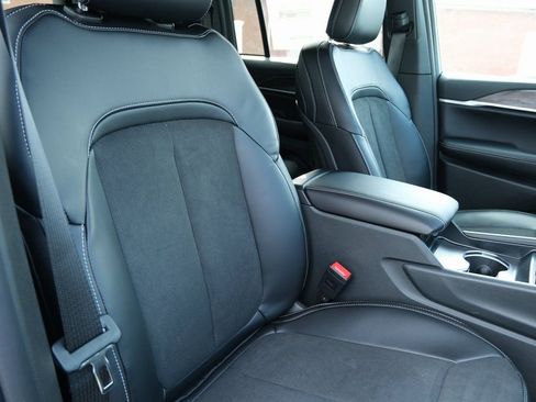 New 2026 Jeep Grand Cherokee Altitude AWD/4WD image 29