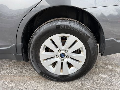 Used 2019 Subaru Outback 2.5i Premium image 11