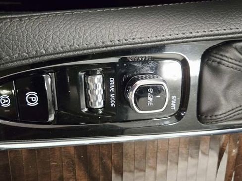 Used 2016 Volvo XC90 T6 Momentum w/ Momentum Plus Package image 30