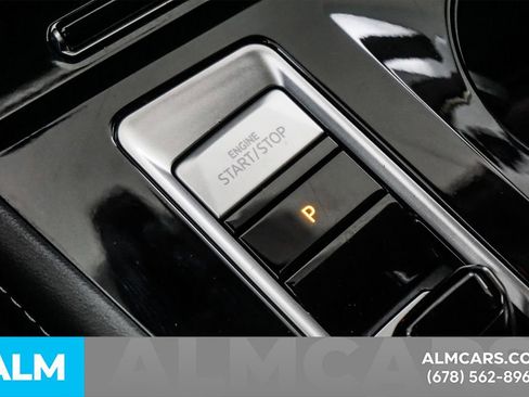 Used 2025 Volkswagen Atlas SE image 29