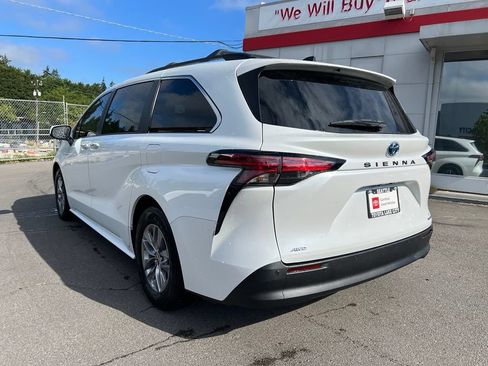 Used 2022 Toyota Sienna XLE AWD/4WD image 6