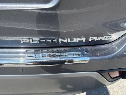 Used 2023 Toyota Highlander Platinum AWD/4WD image 25