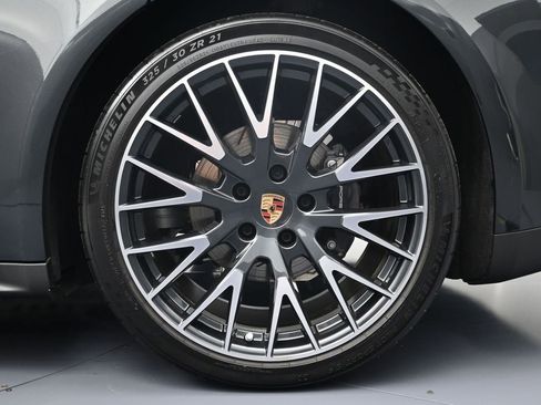 Used 2025 Porsche Panamera 4 image 21