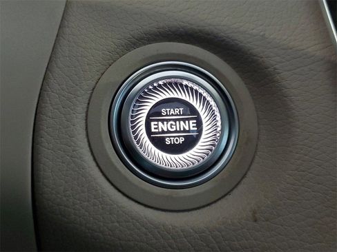 Used 2021 Mercedes-Benz C 300 Sedan image 25