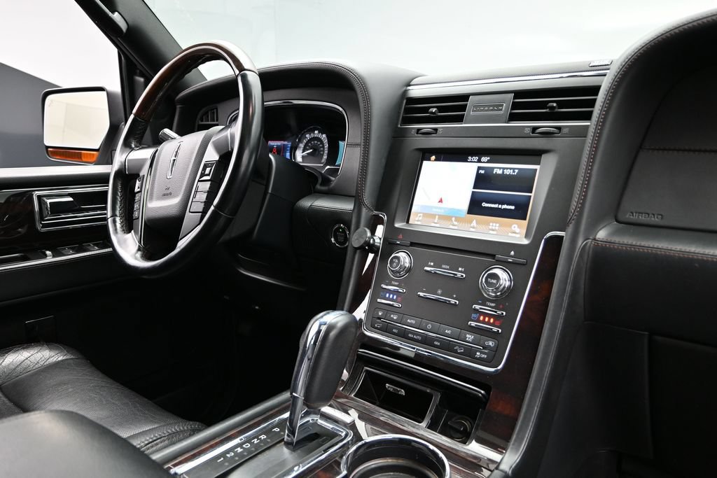 Used 2016 Lincoln Navigator Reserve AWD/4WD image 13