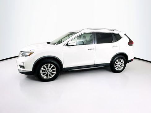 Used 2020 Nissan Rogue SV image 4