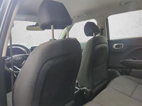 Used 2022 Hyundai Venue SE image 19