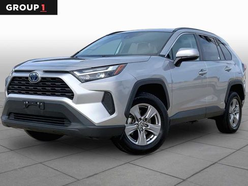 Used 2022 Toyota RAV4 XLE AWD/4WD image 1