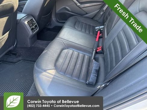 Used 2016 Volkswagen Passat 3.6 SEL Premium image 12