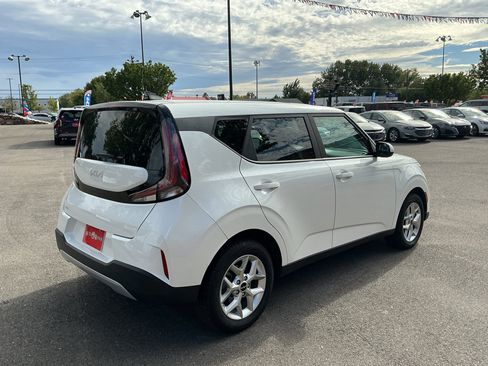 Used 2023 Kia Soul LX w/ LX Technology Package FWD image 5