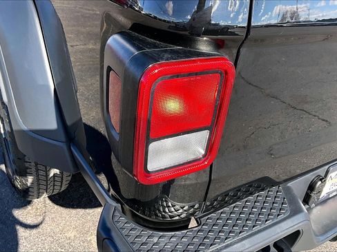 Used 2023 Jeep Gladiator Sport image 24