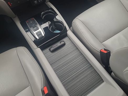 Used 2019 Honda Pilot Touring image 15