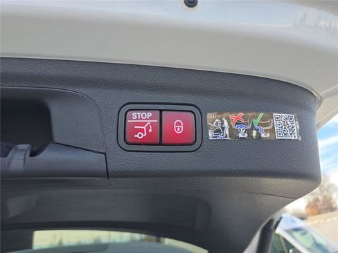 Used 2025 Mercedes-Benz GLE 350 4MATIC image 6