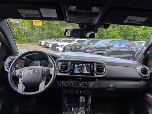 Used 2018 Toyota Tacoma TRD Sport w/ Exterior Package AWD/4WD image 20
