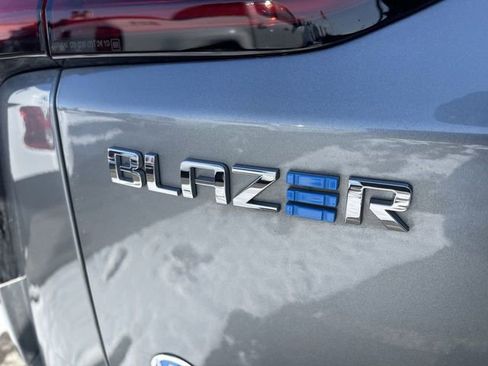 Used 2025 Chevrolet Blazer EV LT AWD/4WD image 8