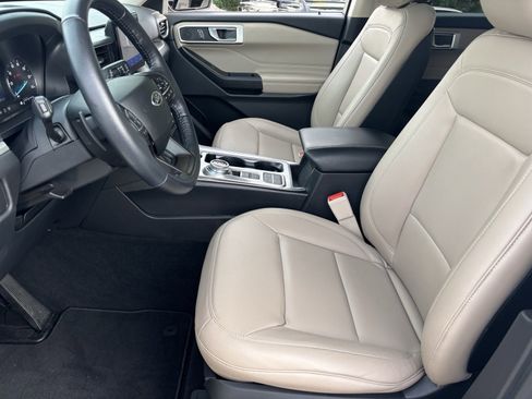 Used 2020 Ford Explorer XLT w/ Equipment Group 202A image 18