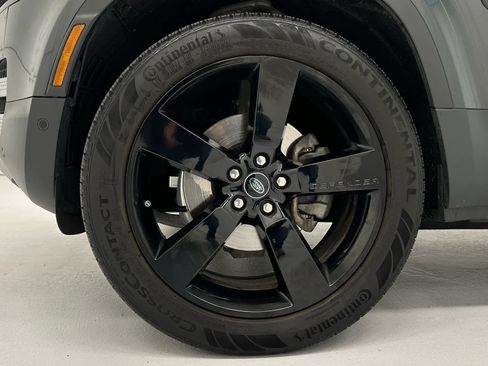 Used 2024 Land Rover Defender 110 S image 9