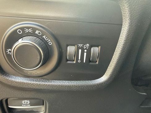 Used 2023 Jeep Grand Cherokee L Laredo AWD/4WD image 29