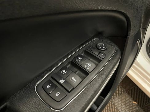 Used 2022 Chrysler 300 Touring AWD/4WD image 26