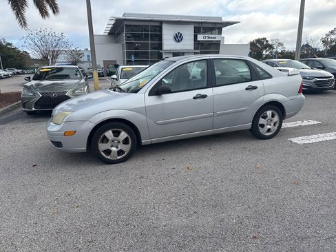 Used 2005 Ford Focus ZX4 Sedan image 15