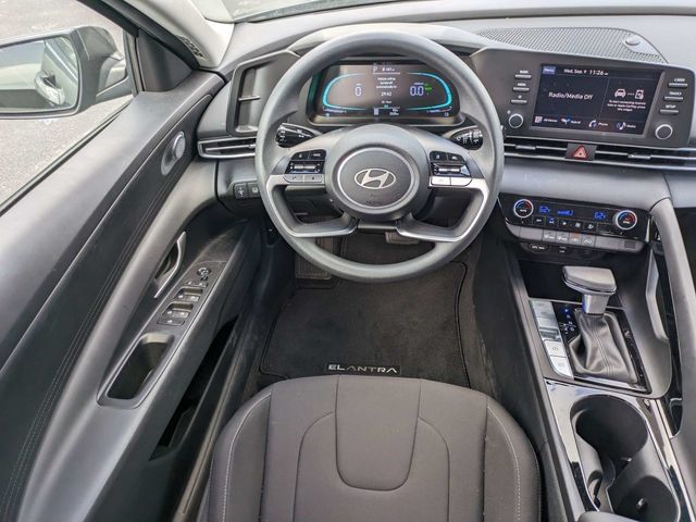 Certified 2025 Hyundai Elantra Hybrid FWD image 15