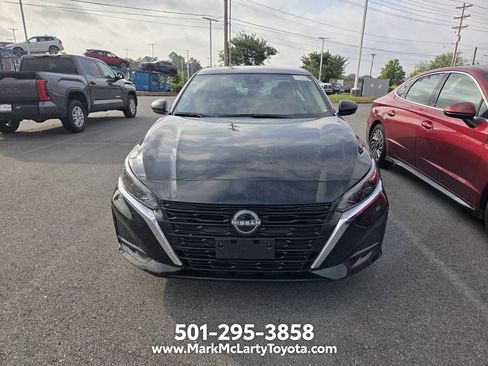 Used 2025 Nissan Altima 2.5 SV FWD image 2