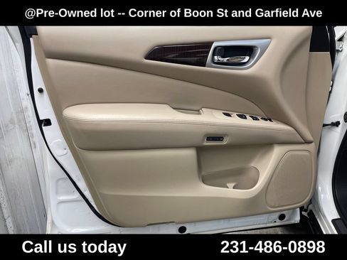 Used 2016 Nissan Pathfinder SL w/ SL Tech Package AWD/4WD image 15