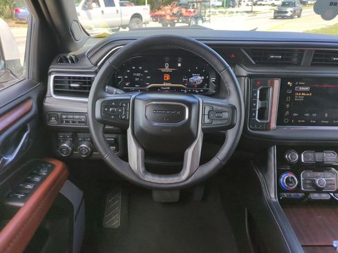 Used 2023 GMC Yukon Denali Ultimate AWD/4WD image 16