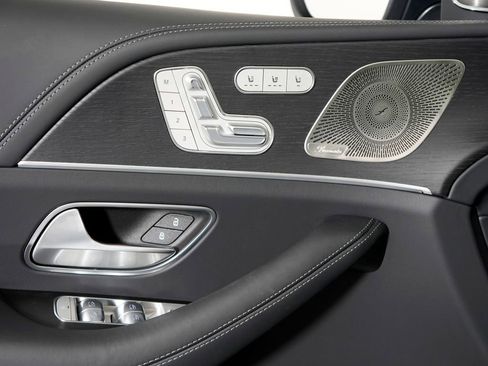 Used 2026 Mercedes-Benz Maybach GLS 600 4MATIC image 33