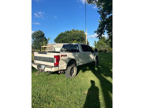 Used 2017 Ford F250 Platinum w/ Platinum Ultimate Package AWD/4WD image 3