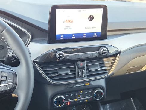 Used 2022 Ford Escape SE w/ SE Sport Appearance Package image 14