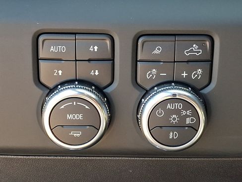 Used 2024 GMC Sierra 1500 AT4 w/ Technology Package AWD/4WD image 24