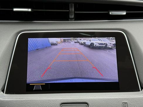 Used 2019 Cadillac XT4 Luxury w/ Cold Weather Package FWD image 15