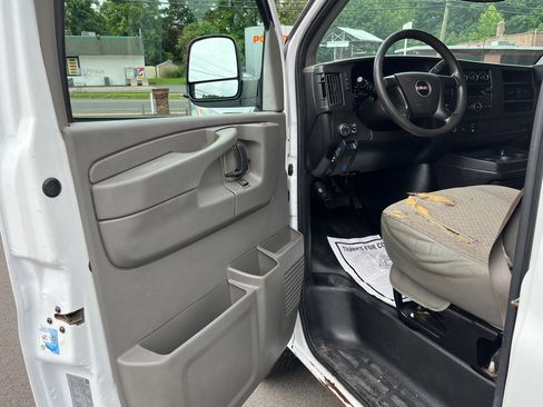 Used 2014 GMC Savana 3500 RWD 3500 135 image 9