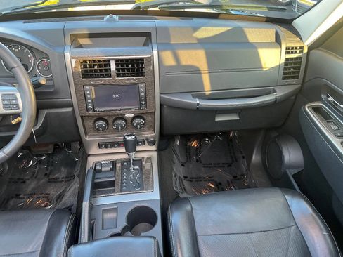 Used 2012 Jeep Liberty Limited Jet w/ Comfort/Convenience Group image 31