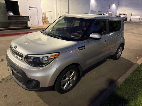 Used 2018 Kia Soul FWD image 2