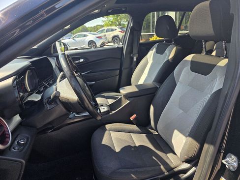Used 2025 Chevrolet Trax RS w/ Sunroof Package FWD image 9