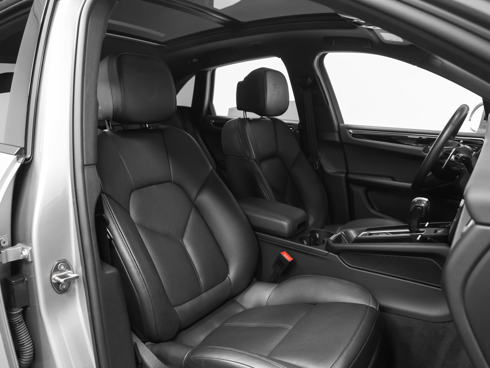 Certified 2023 Porsche Macan AWD/4WD image 20