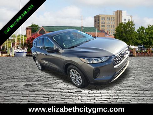 Used 2023 Ford Escape Active image 1