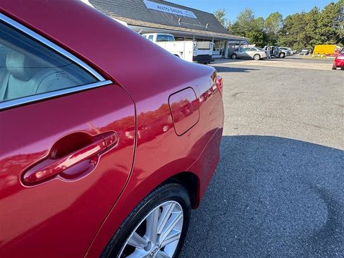Used 2012 Toyota Camry XLE image 17