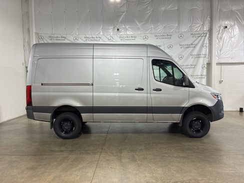 Used 2020 Mercedes-Benz Sprinter 2500 image 2