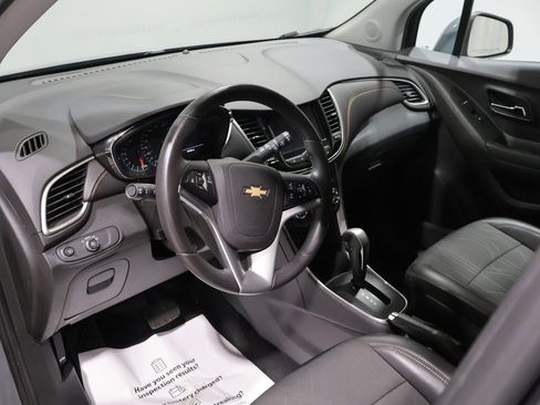Used 2020 Chevrolet Trax LT w/ LT Convenience Package AWD/4WD image 16