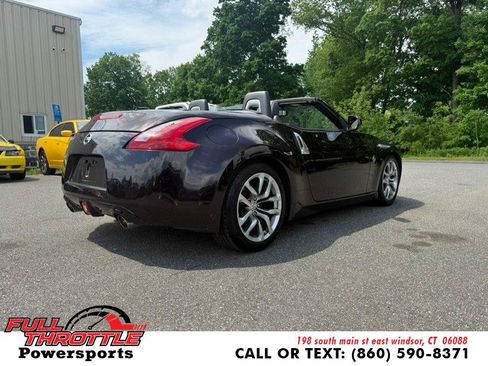 Used 2010 Nissan 370Z Touring RWD image 9