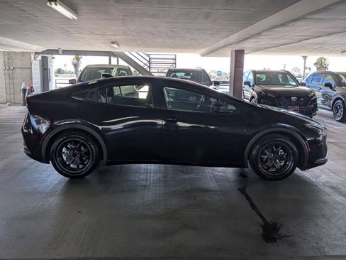Used 2024 Toyota Prius LE FWD image 4