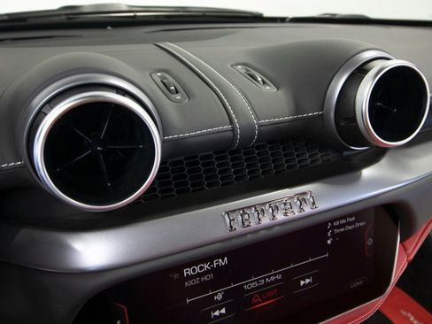 Used 2019 Ferrari Portofino image 35