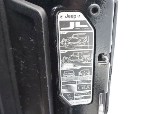 Certified 2018 Jeep Wrangler Unlimited Sahara image 25