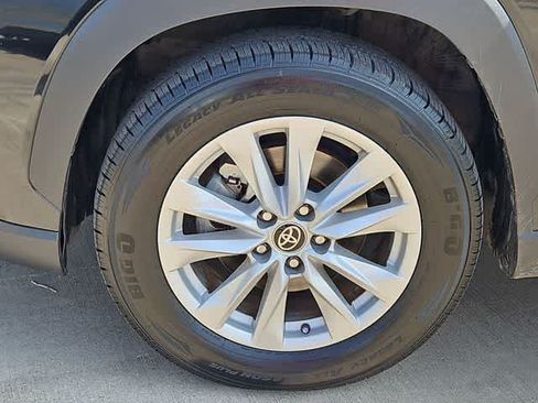 Used 2022 Toyota Corolla Cross LE FWD image 13